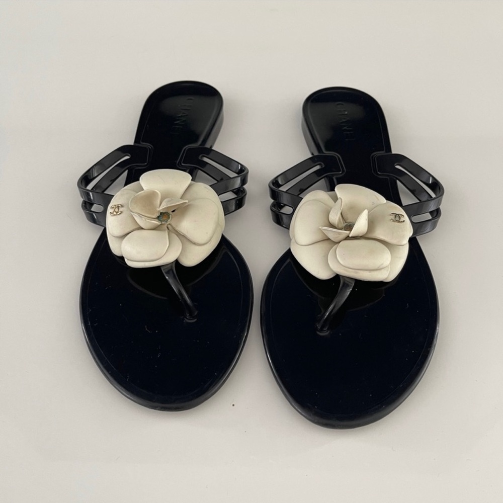 Camellia jelly thong sandals